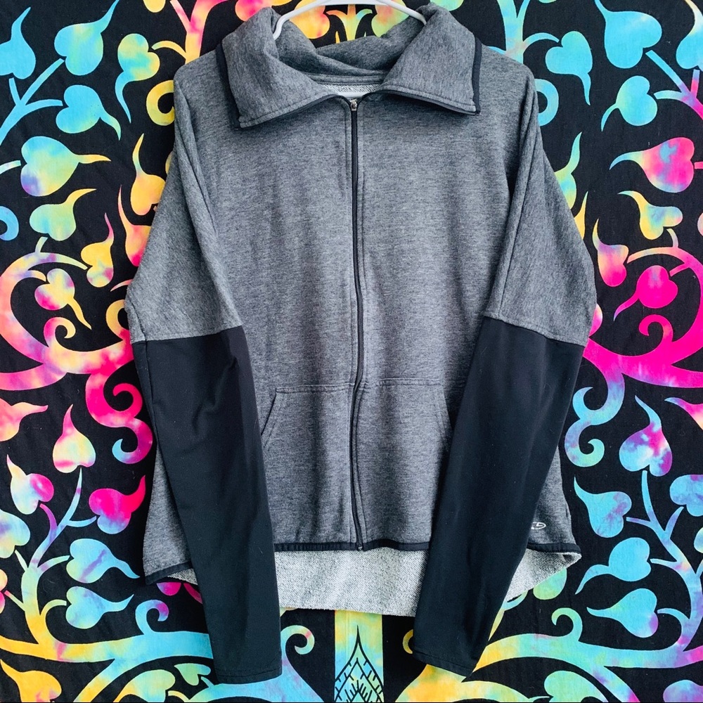 🖤 Gray and Black Zip Up Gym Top
